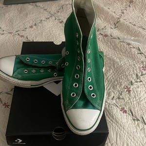 Green Converse chuck Taylor’s in very good pre owned condition,size 9.5
